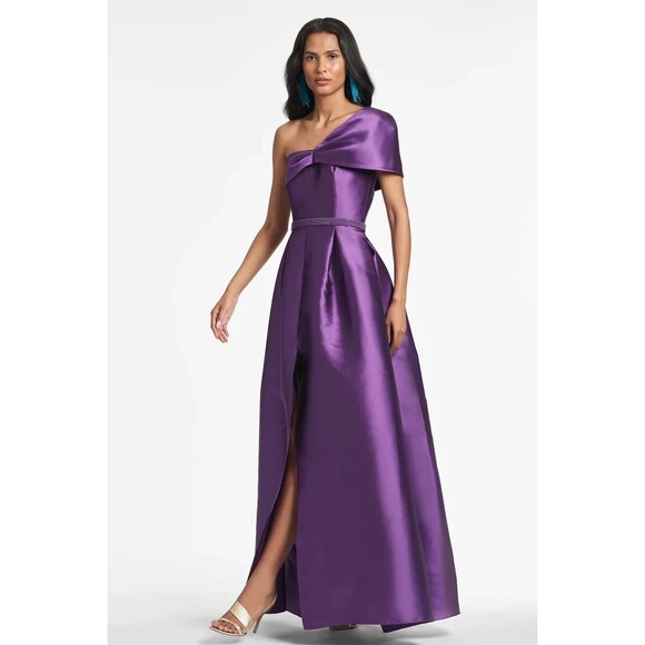 SACHIN & BABI Dresses & Skirts - NWT‎ $1095 Sachin & Babi Delilah Crystal-embellished Gown Violet Purple RARE!